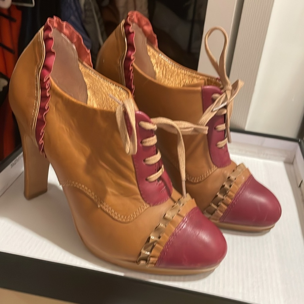 Rare anthro miss Albright Tan and Red Women's Heels 👠 - Picture 2 of 11